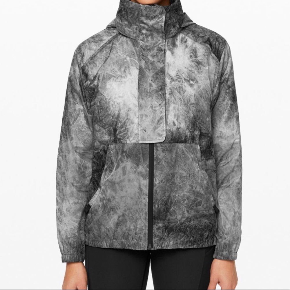Lululemon “terrain shell” rainjacket/windbreaker